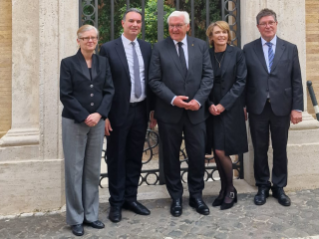 Hoher Besuch im Campo Santo Teutonico